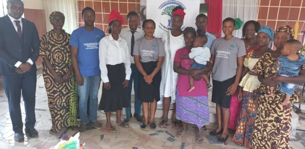 December Christmas Gifts to People in Mowe/Ibafo zone.